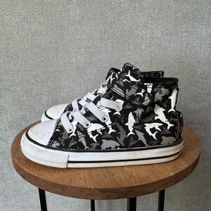 Converse Chuck Taylor All Star Shark Bite Easy-On Toddler Size 9